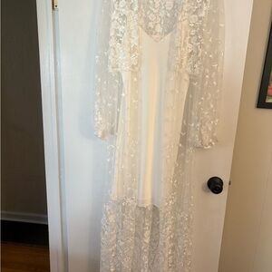 Elegant White Lace Robe